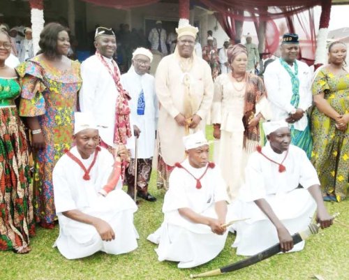 Obong of Calabar, Edidem Ekpo Abasi Otu V in a group photo with NUJ leadership