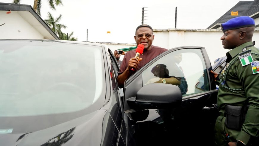 C'River: Governor Otu Presents Official Vehicles To High Court Judges 