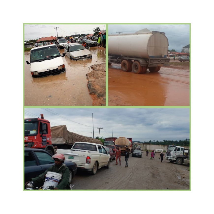 BREAKING: Calabar-Itu Federal Highway Blocked, Hundreds Of Cars, Truck, Passengers Stranded