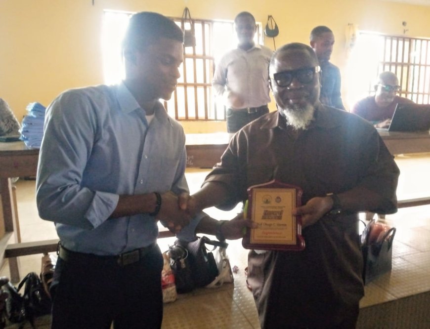 UNICAL: Faculty Of Arts Students Association Decorates Mass Comm HOD With Award Of Recognition