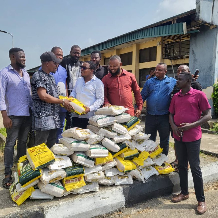 UNICROSS Alumni Donates 50 Bags Of Rice To Varsity Staff