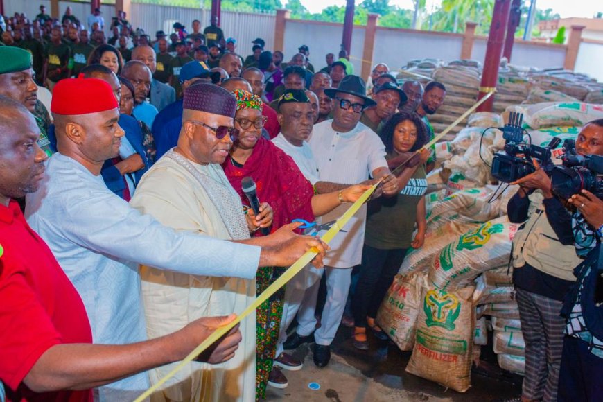 Akpabio Flags- off Distribution Of 16,800 Bags Of Fertilizers In Akwa Ibom State ...Presents N500k Cheques Each To 45 Students