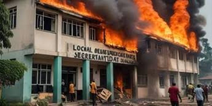 BREAKING:   Rivers Local Govt Secretariat Set Ablaze