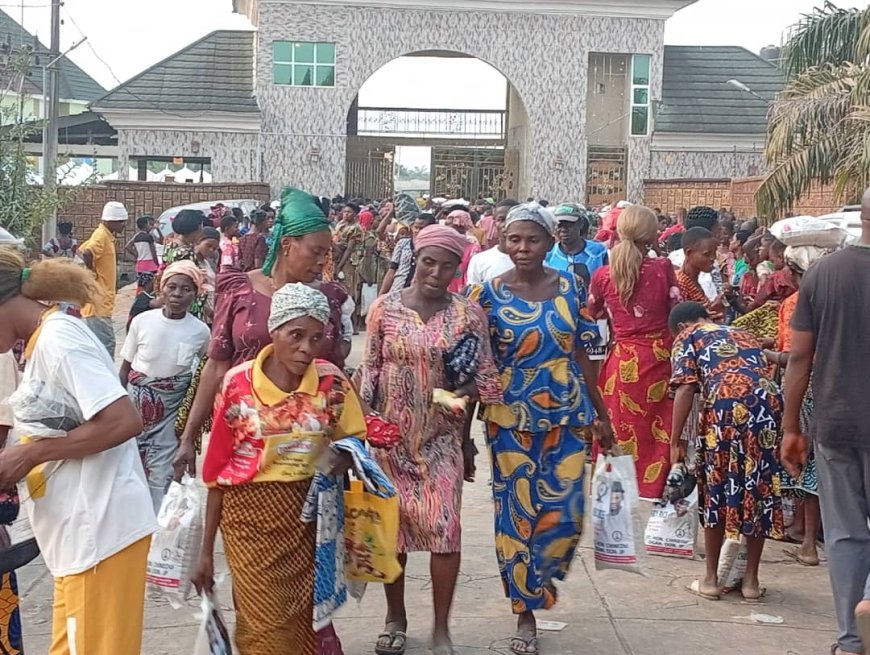 Ebonyi State: Rep Ogah Shares N200m Cash, Foodstuffs, Wrappers To Constituents