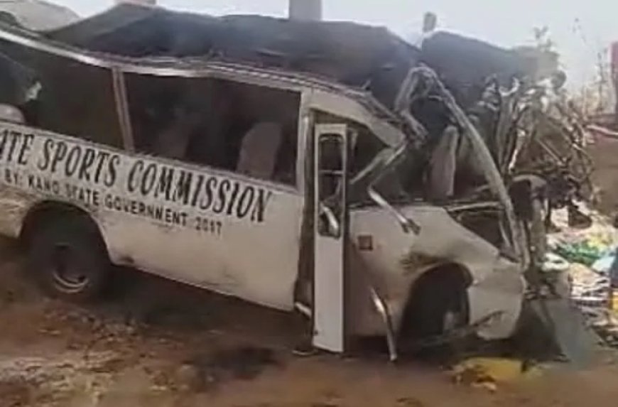 22 Persons Feared Dead in Auto crash