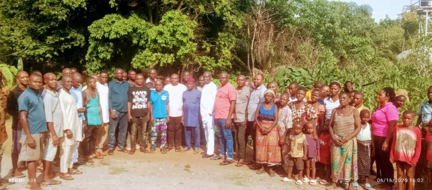 Senator Jarigbe Lights Up Obudu Communities with Solar Streetlights