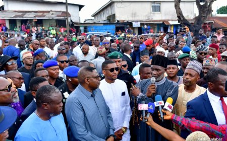 Otu donates N10m to Bogobri fire victims, to build model stores