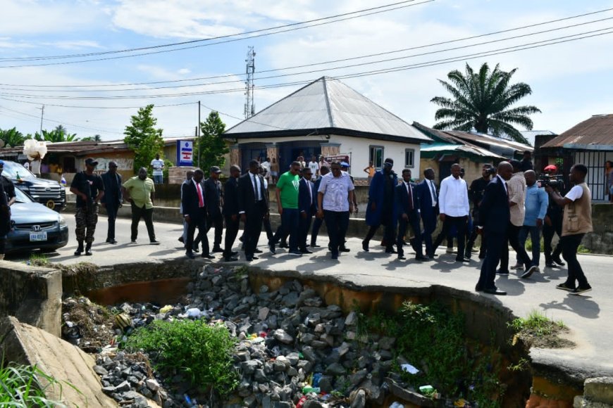 Otu Inspects 30 Years Old Gully Erosion Site in Calabar South, Promises Quick Intervention