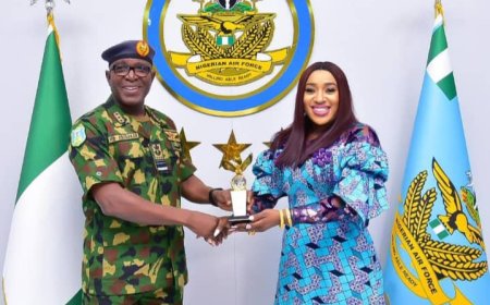 Humanitarian Minister Lobbies Air Force For Logistics Support