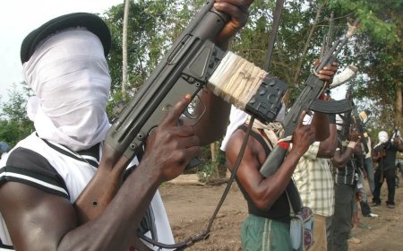 Breaking !!! Panic In Calabar As Armed Robbers Invade Govt. Office, Cart Away Millions