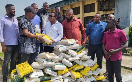 UNICROSS Alumni Donates 50 Bags Of Rice To Varsity Staff