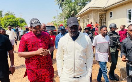 Yuletide: Jarigbe, Akpanke Distribute N30m, 900 Bags of Rice To Constituents in Obanliku/Bekwarra/Obudu Fed. Constituency