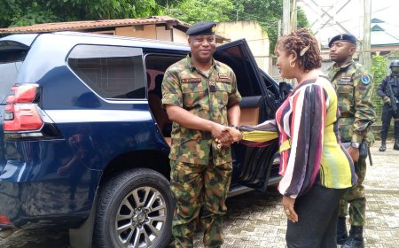 NNS Victory Commander Visits C'River NUJ Secretariat, Presents Dozen Chairs