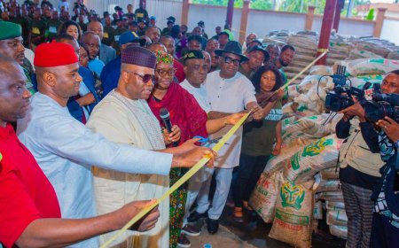 Akpabio Flags- off Distribution Of 16,800 Bags Of Fertilizers In Akwa Ibom State ...Presents N500k Cheques Each To 45 Students