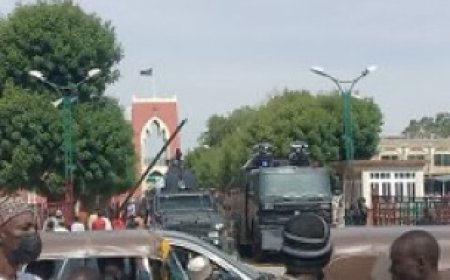 Drama As Armed Security Personnel Block Emir Sanusi From Going Out of Palace