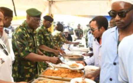 Chief of Army Staff celebrates Christmas with sick and wounded soldiers