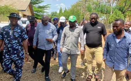 Sen Eteng Williams Donates N18m to Ikom Community, Police Division