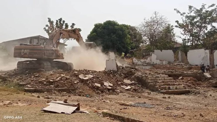 Ebonyi Gov't demolishes Unapproved Building, Confiscate Materials in Abakaliki