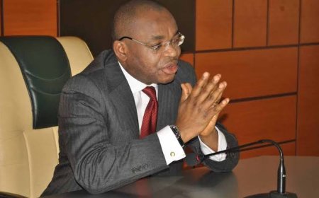 Akwa Ibom: Community Youths Protest Withdrawal Of Security From Fmr Gov Udom's Residence