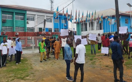 BREAKING: Cross River Chapter Chairmen, Secretaries, Ward Officers Seal APC Secretariat