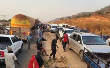 Gridlock Traps Holiday Travelers on Lokoja-Abuja Road