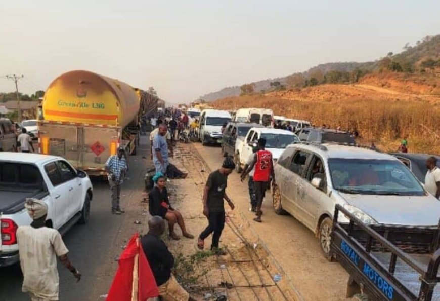 Gridlock Traps Holiday Travelers on Lokoja-Abuja Road