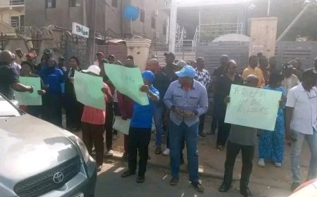 WIKE MUST GO ‘ FCTA WORKERS DEMAND  RESIGNATION OF FCT MINISTER