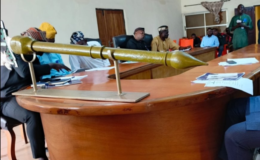 Impeachment Saga: Ikom Legislative Council Backs Nsor, Suspends Olulumo Councillor