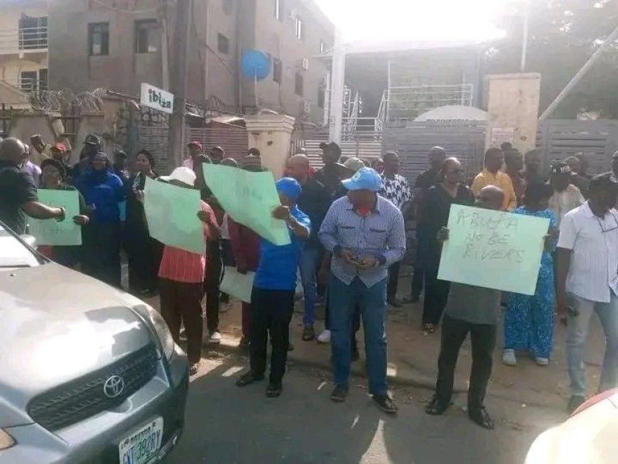 WIKE MUST GO ‘ FCTA WORKERS DEMAND  RESIGNATION OF FCT MINISTER