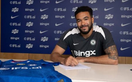 James signs new Chelsea deal until 2032