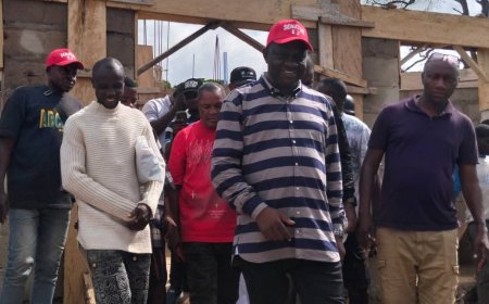 PHOTO NEWS: MAMMOTH CROWD WELCOME SEN ETENG JONES WILLIAMS ON ARRIVAL  AT HIS MKPANI COMMUNITY FOR CENTRAL  SENATORIAL DISTRICT PRIMARIES ELECTION