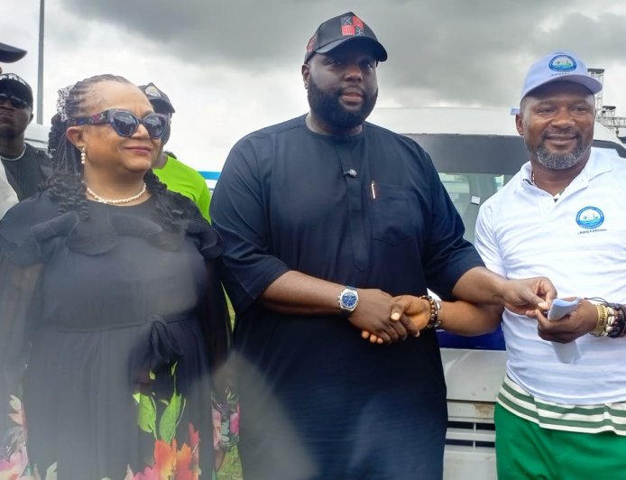 Sen Asuquo Distributes 150 Mini Buses, 200 Keke Napeps, Gifts N100,000 Cash To Constituents