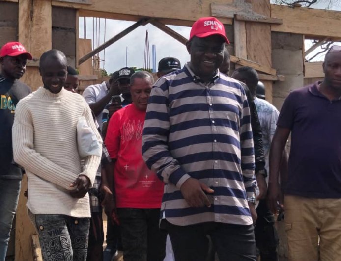 PHOTO NEWS: MAMMOTH CROWD WELCOME SEN ETENG JONES WILLIAMS ON ARRIVAL  AT HIS MKPANI COMMUNITY FOR CENTRAL  SENATORIAL DISTRICT PRIMARIES ELECTION