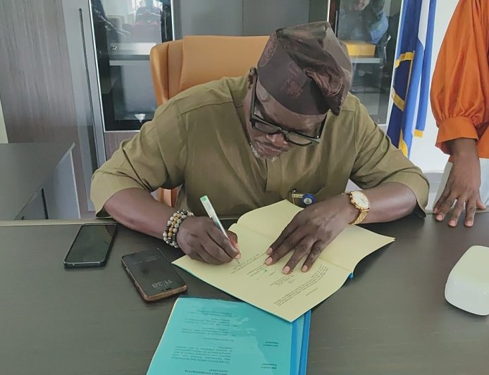 Akamkpa LG Chairman Assents to 3 Executive Bye-Laws, Unveils New Logo