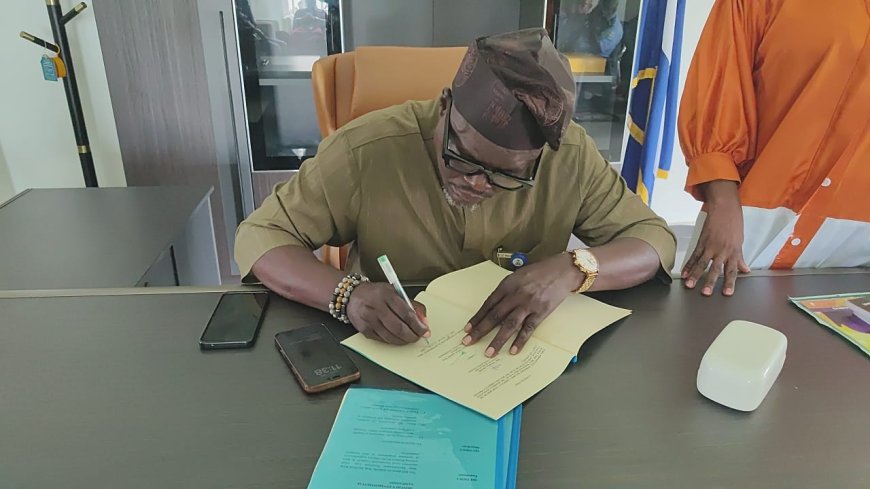 Akamkpa LG Chairman Assents to 3 Executive Bye-Laws, Unveils New Logo