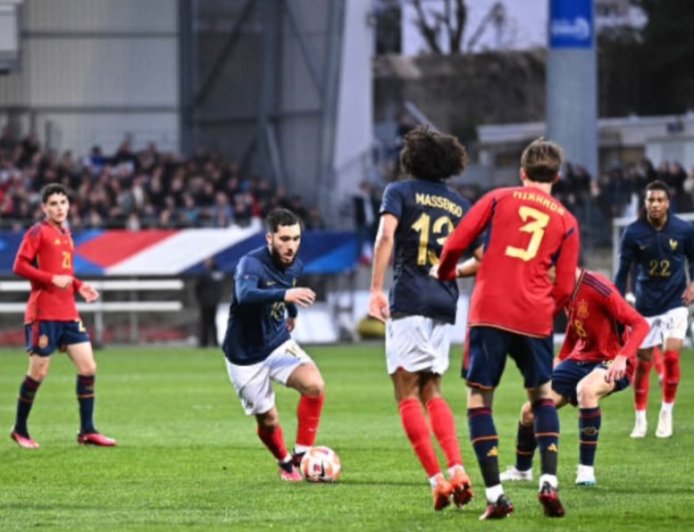 A special Spain team beats brilliant individuals France team for finals
