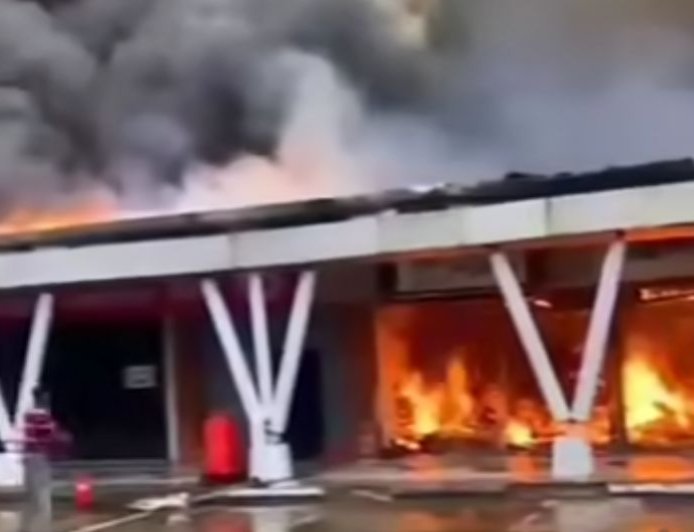 Fire Guts SPAR Mall in Calabar
