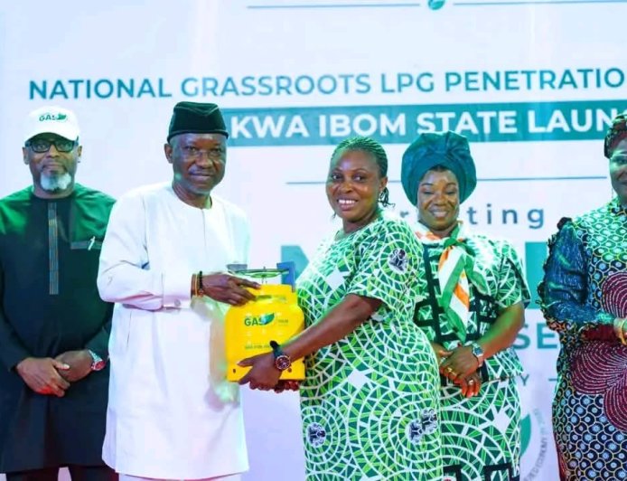 CLEAN ENERGY: Ekperikpe Ekpo Empowers 3,000 Akwa Ibom Women, Distributes 27,000 LPG Cylinders