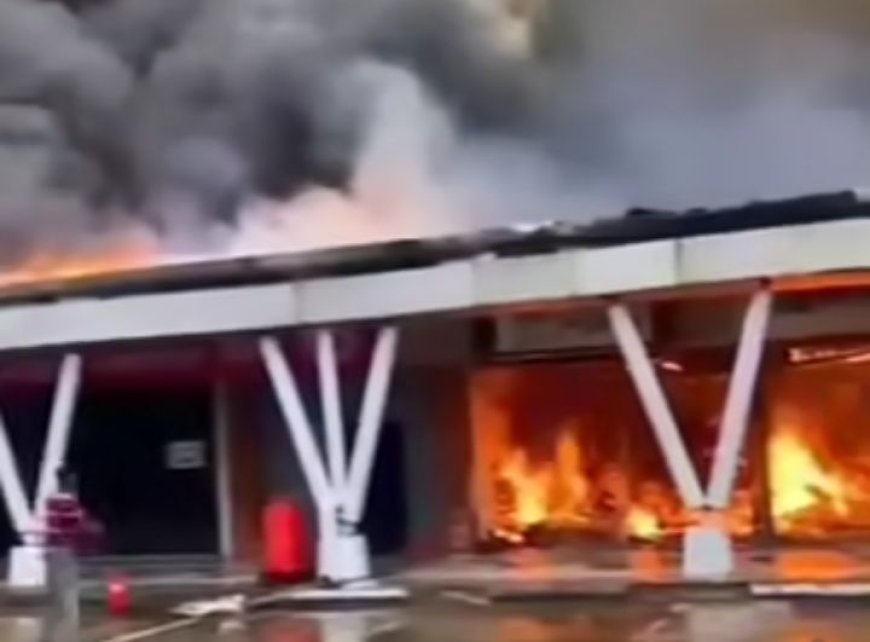 Fire Guts SPAR Mall in Calabar