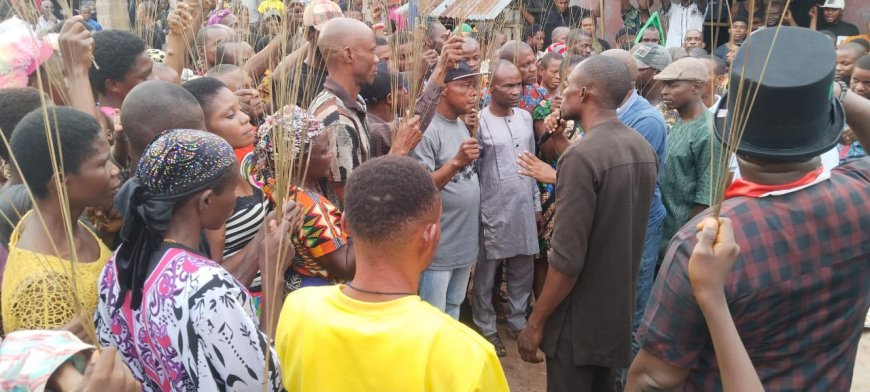 Mass Defection Hits APC in Abini Community As Over 500 Defected to Opposition PDP