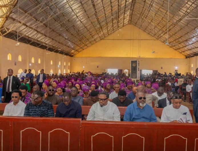 Jarigbe Pays Tribute to Community Leader, Mrs Orim, Donates N10m to Catholic Church