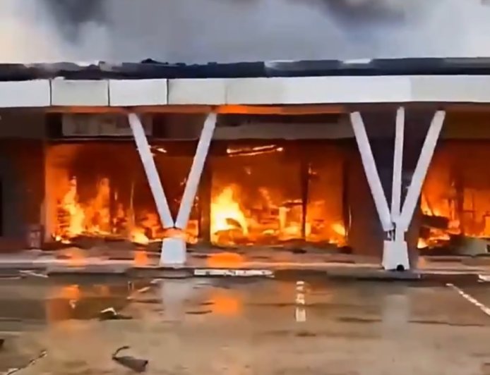 Otu Presents ₦25m Each to 18 Victims of  Calabar Mall Fire incident