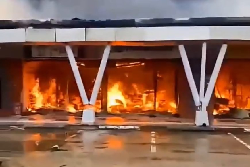 Otu Presents ₦25m Each to 18 Victims of  Calabar Mall Fire incident