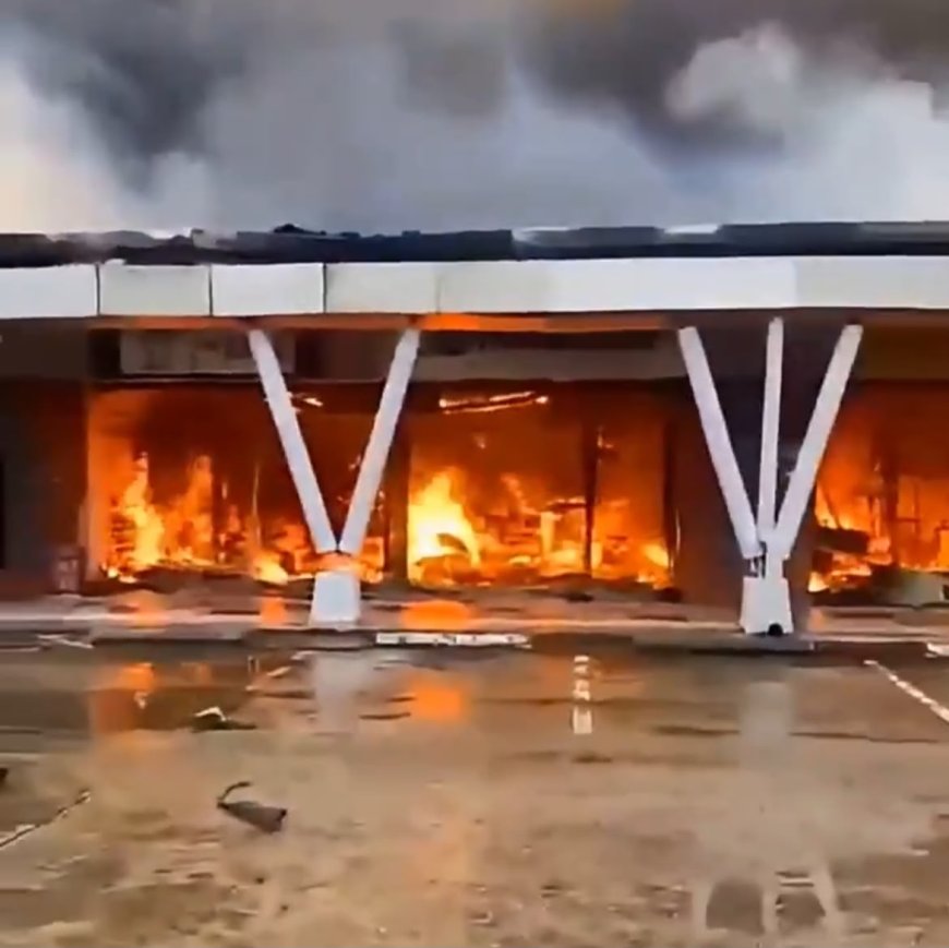 Otu Presents ₦25m Each to 18 Victims of  Calabar Mall Fire incident